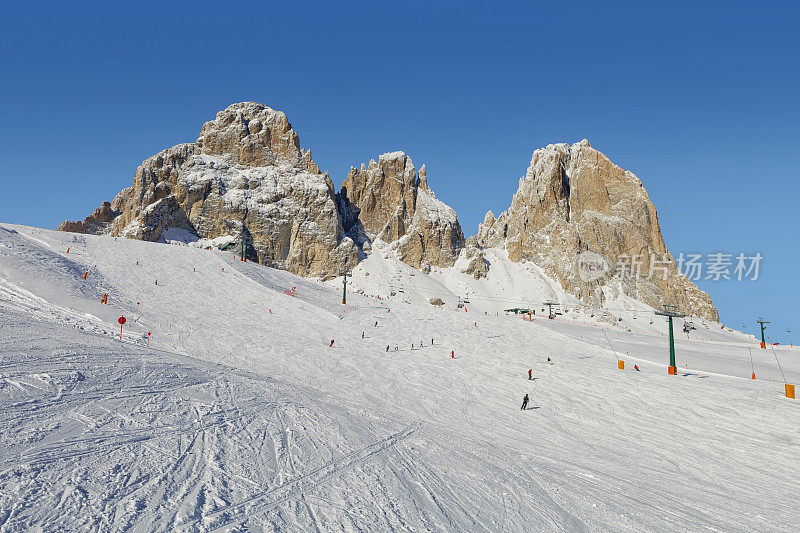 从Val di Fassa滑雪区，意大利Trentino-Alto-Adige地区的意大利白云石组Sassolungo (Langkofel)